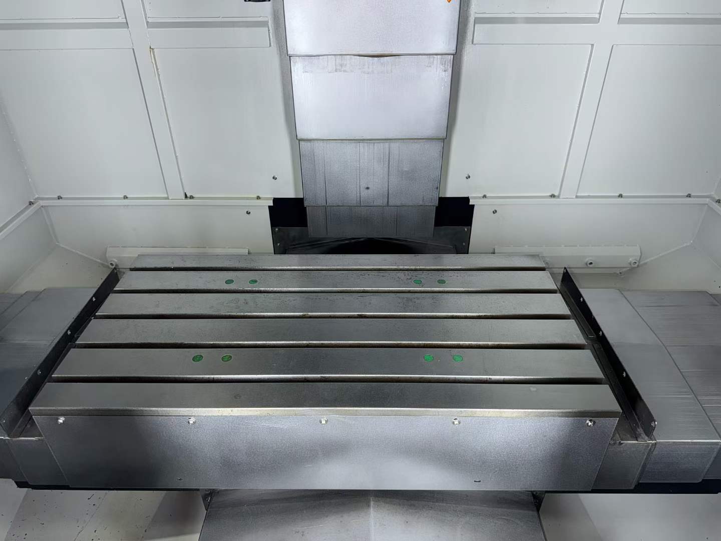 Used Daqiao VL-1055 Vertical Machining Center with FANUC 0i-MF Plus Control photo 4