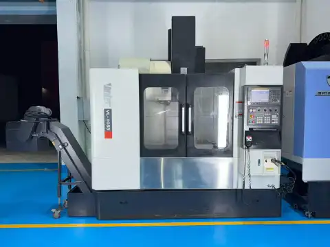 Centro de mecanizado vertical Daqiao VL-1055 de segunda mano con control FANUC 0i-MF Plus