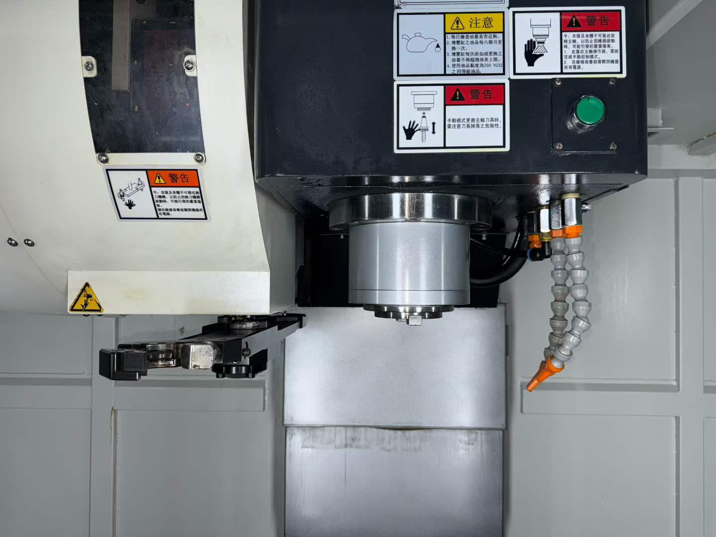 Used Daqiao VL-1055 Vertical Machining Center with FANUC 0i-MF Plus Control photo 3