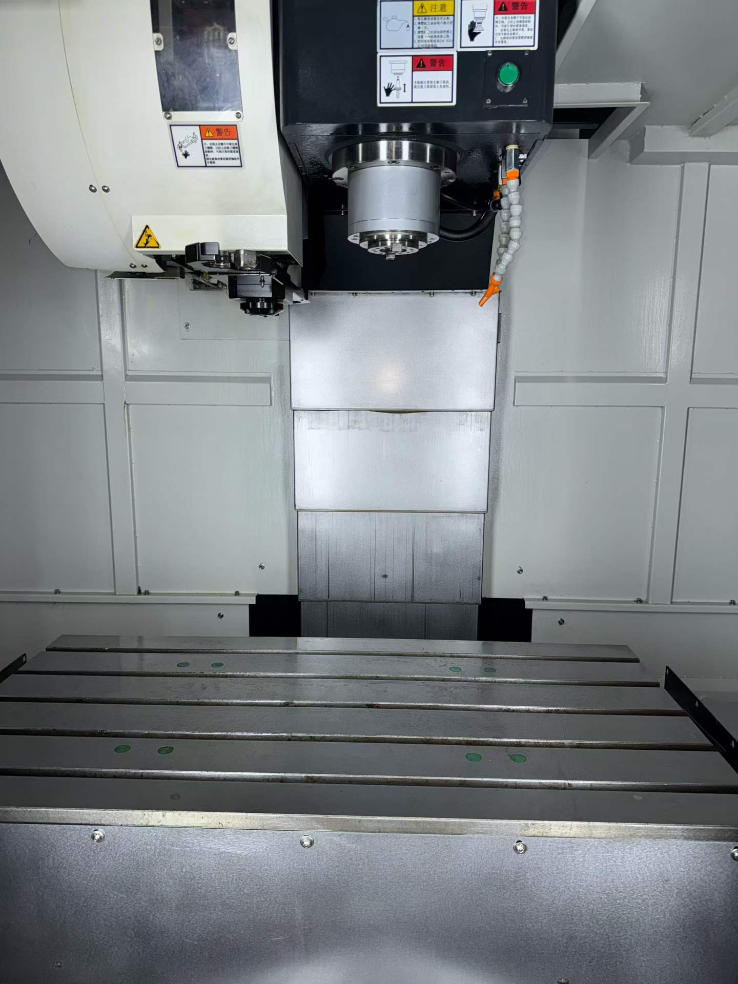 Used Daqiao VL-1055 Vertical Machining Center with FANUC 0i-MF Plus Control photo 2