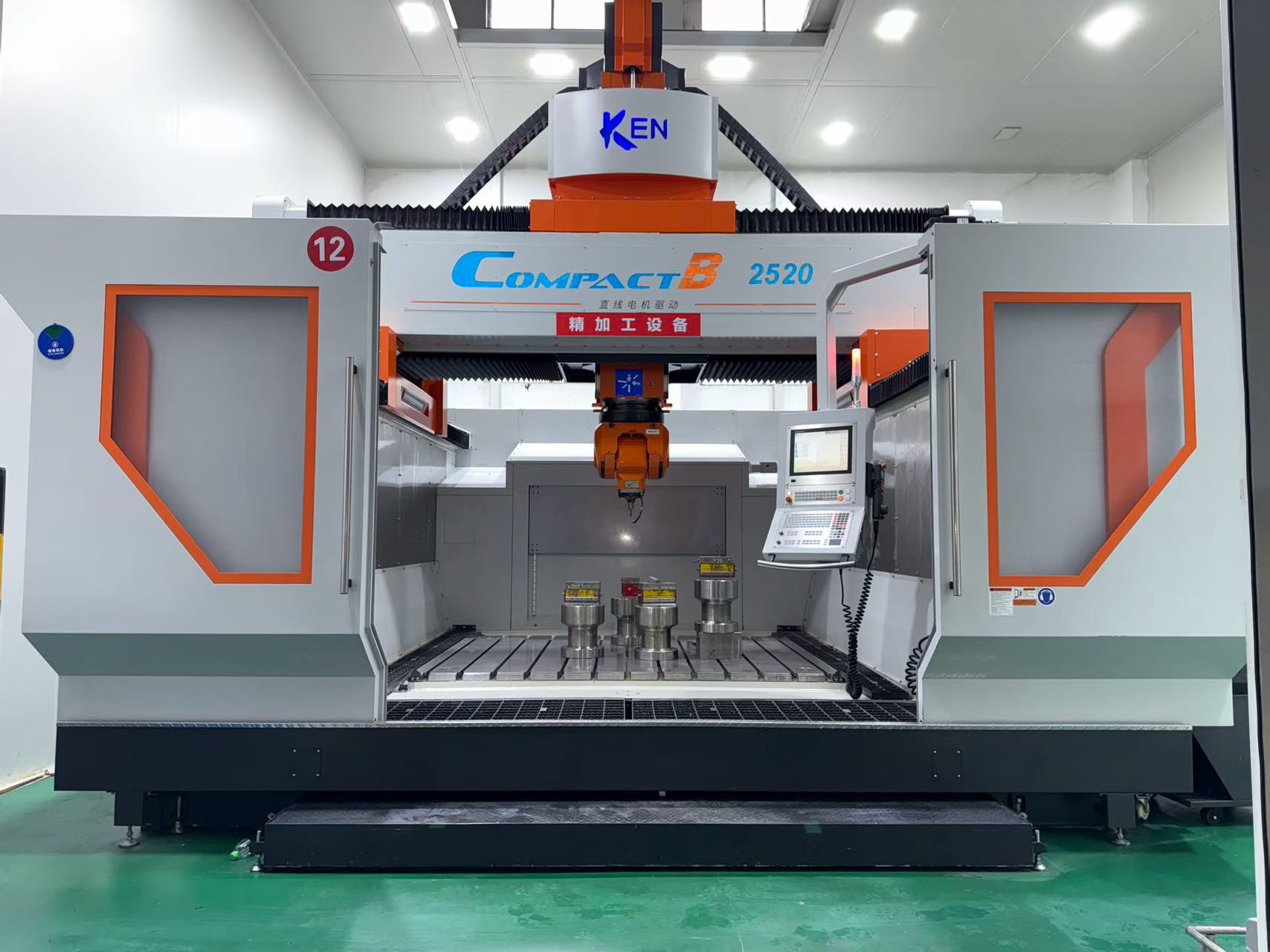 مركز تصنيع آلي خماسي المحاور من نوع الجسر العلوي Daqian COMPACT B-2520 مستعمل