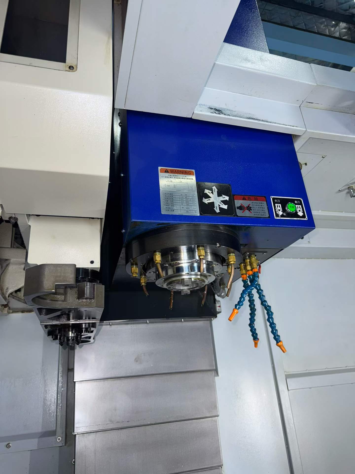 Used CAMPRO CPV-1100 B Vertical Machining Center with FANUC 0i-MF photo 3