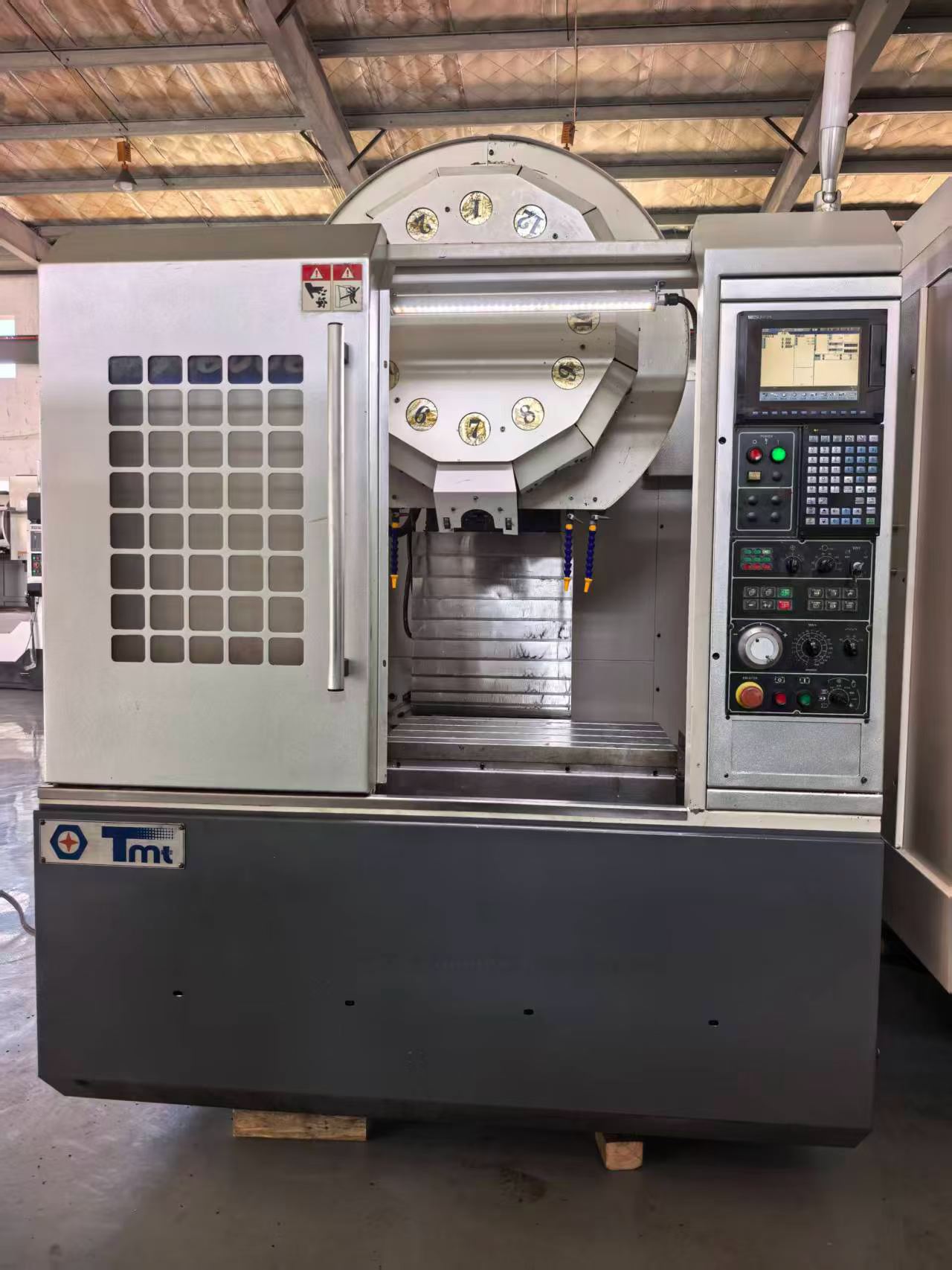 Trung tâm khoan - taro đứng Zhengdai TPV-600 E đã qua sử dụng với bộ điều khiển Mitsubishi M 70 A