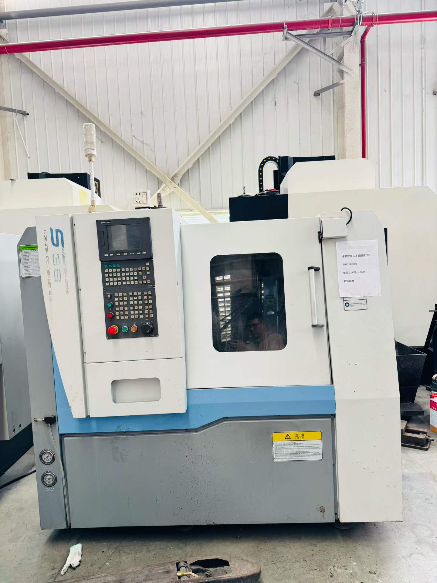 مخرطة CNC مستعملة بقاعدة مائلة من نوع gang ماركة Gongtie S 36-57 مع SYNTEC 21 TA-H