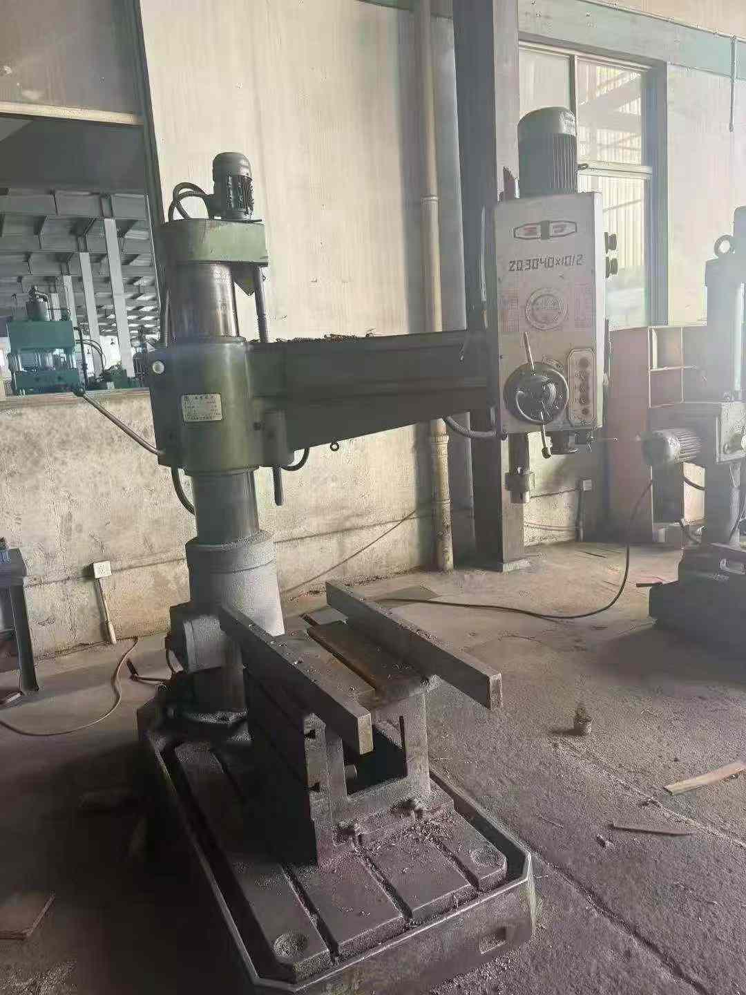 مثقاب ذراع شعاعي مستعمل Zhongjie ZQ 3040 X 10/2