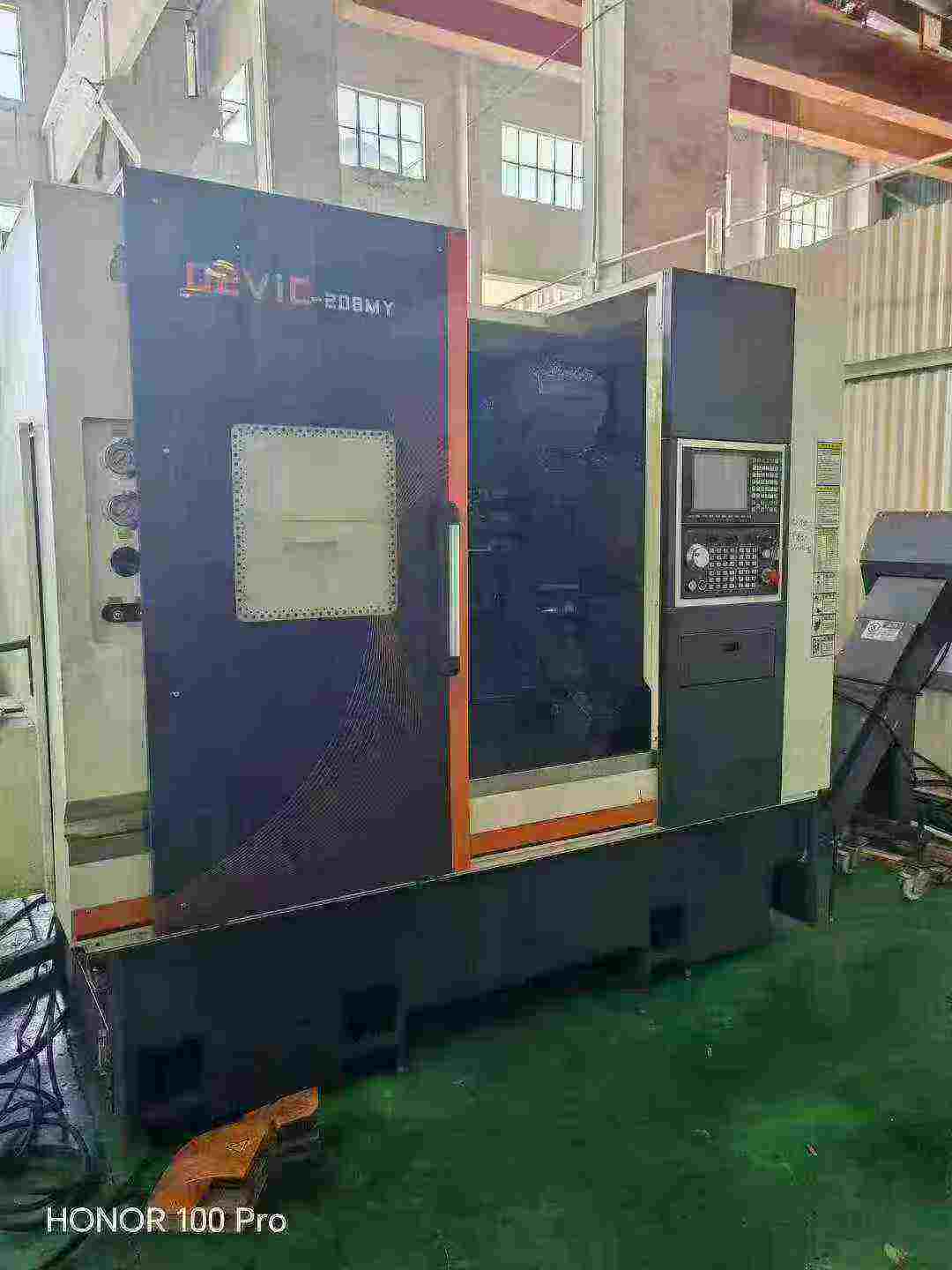 مخرطة CNC للخراطة والتفريز Deweike 208 MY مستعملة مع SYNTEC 22 TB