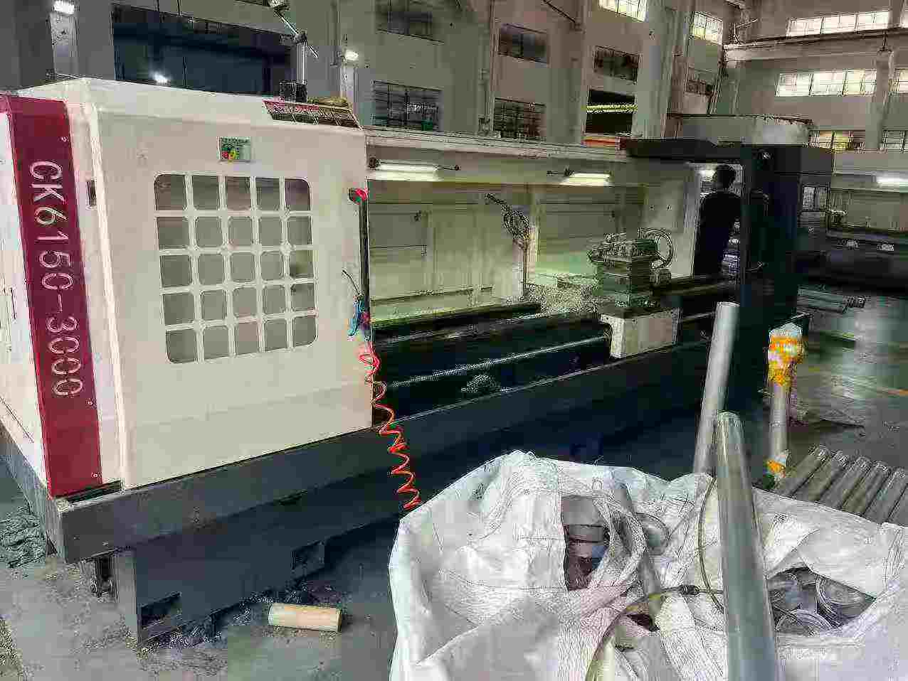 مخرطة أفقية CNC Tieren CK 6150 X 3000 مستعملة مع تحكم GSK