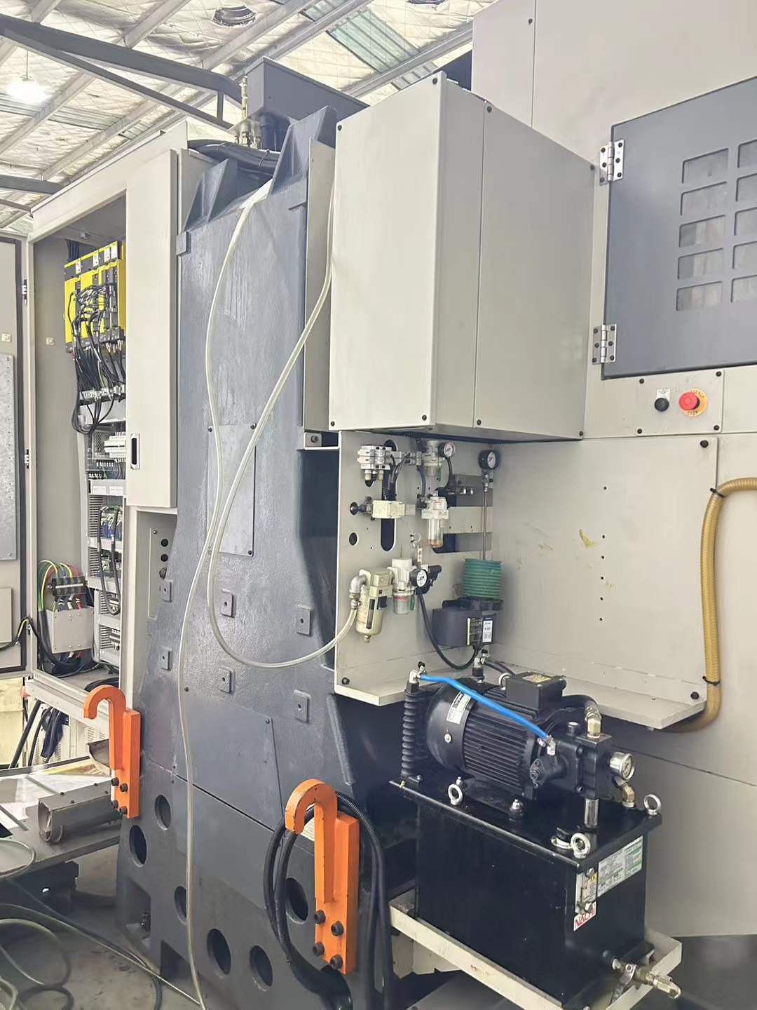 Used KIWA KCW-11 V Vertical Machining Center with FANUC 0i-MF photo 7