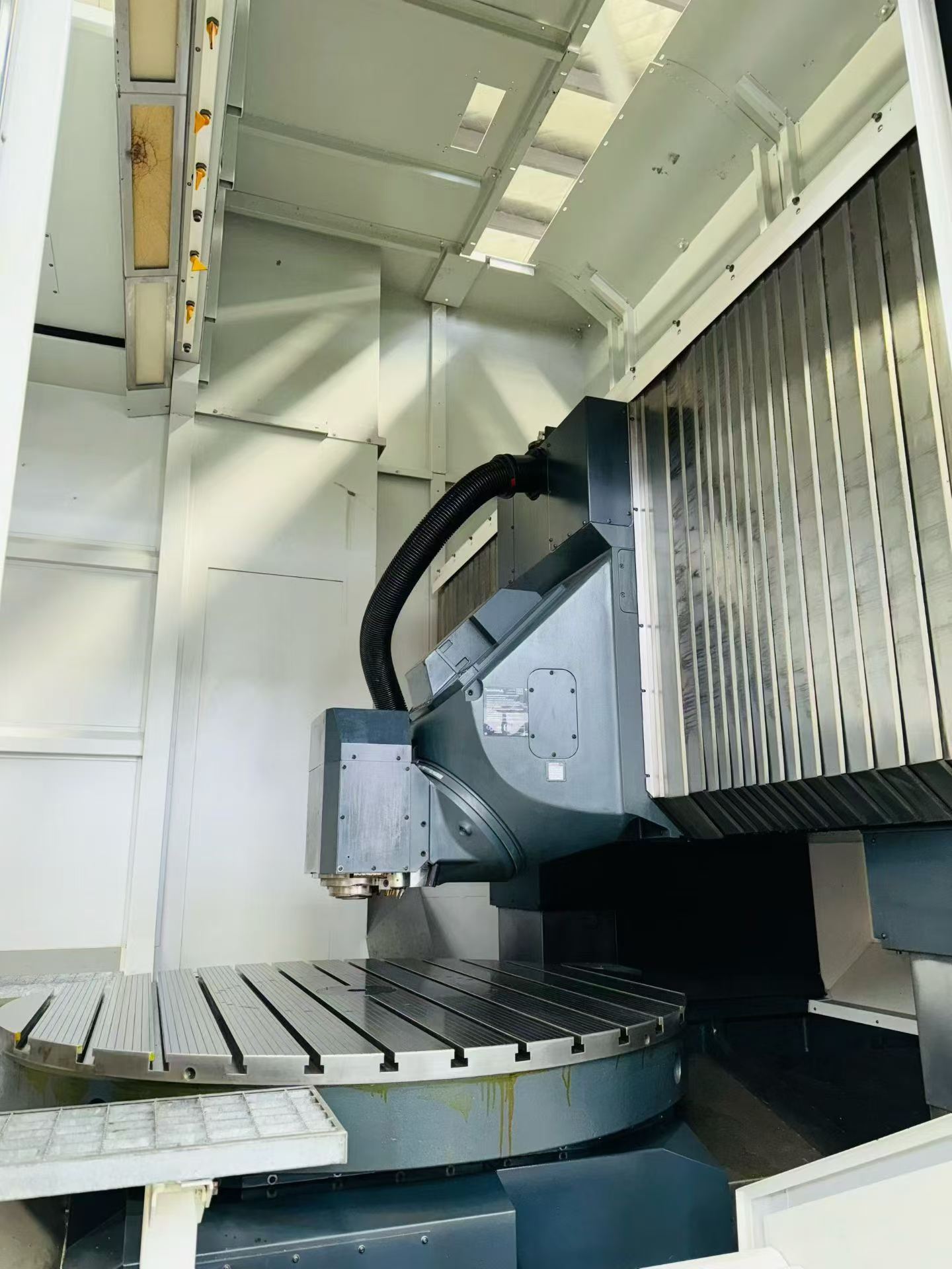 Used DMG MORI DMU 210 P Gantry-Type 5-Axis Machining Center photo 4