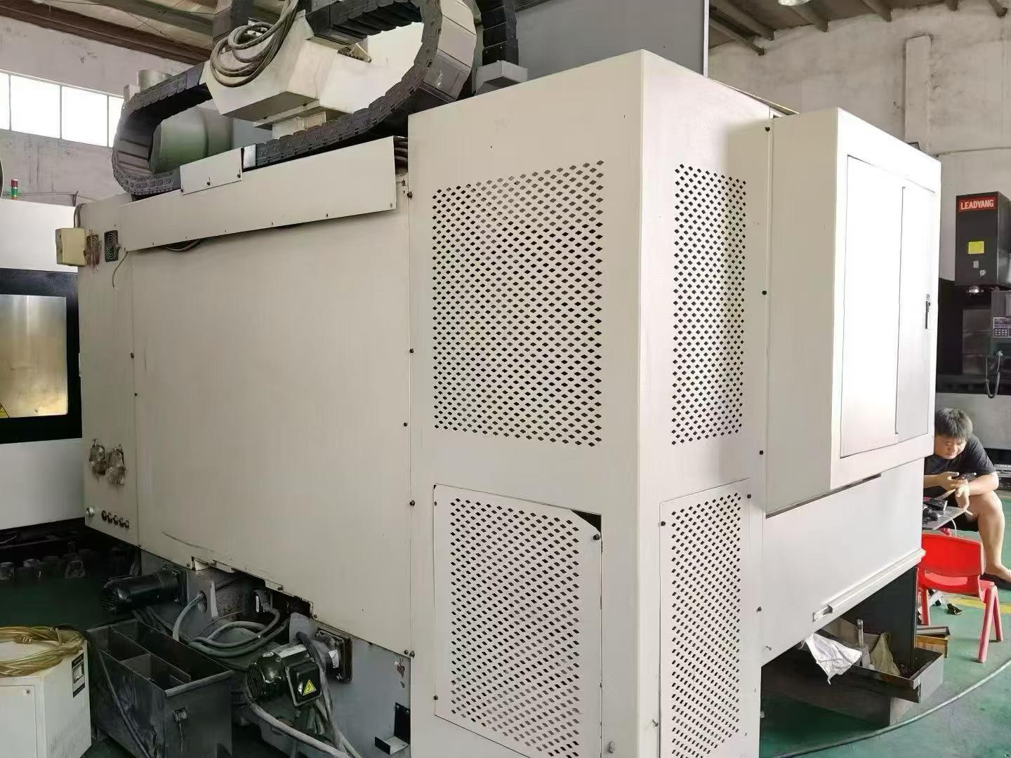 Used HSIU FONG CM 1065 Vertical Machining Center with Mitsubishi M 700 Control photo 6
