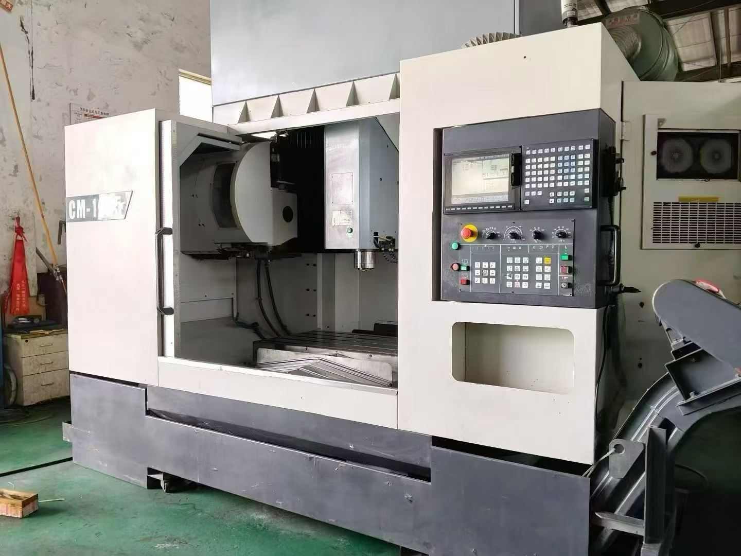 Used HSIU FONG CM 1065 Vertical Machining Center with Mitsubishi M 700 Control photo 2