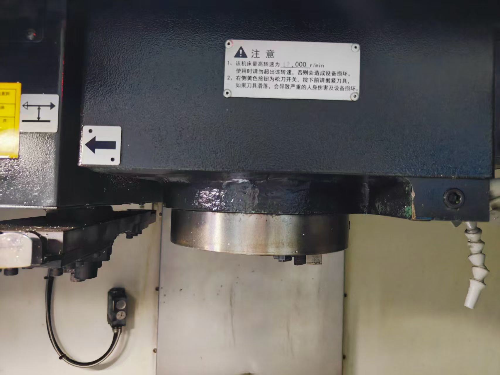 Used DN Solutions DNM 5705 Vertical Machining Center with FANUC 0i-MF photo 4