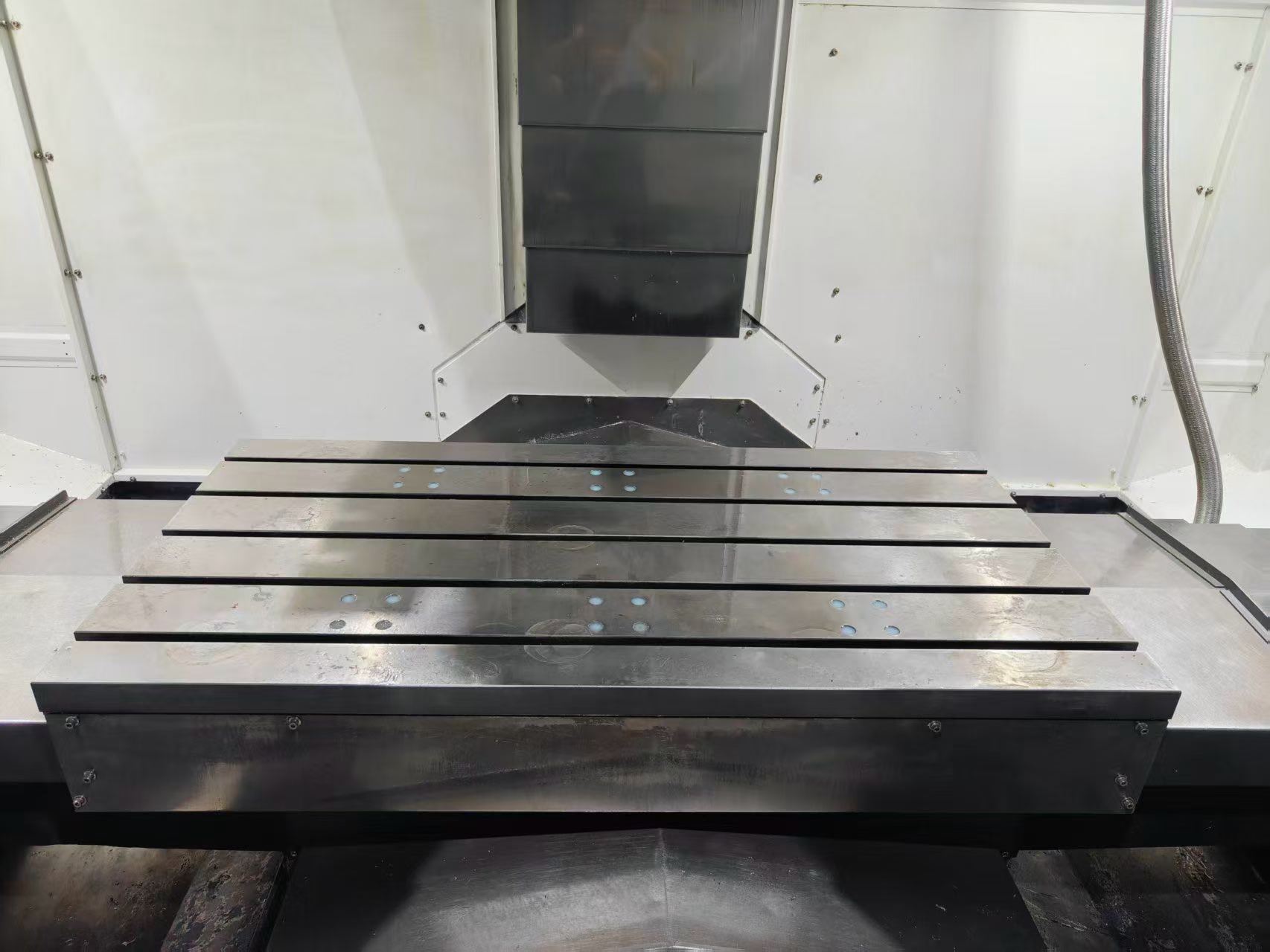 Used Aoslong VH-1370 Vertical Machining Center with FANUC 0i-MF Plus photo 4