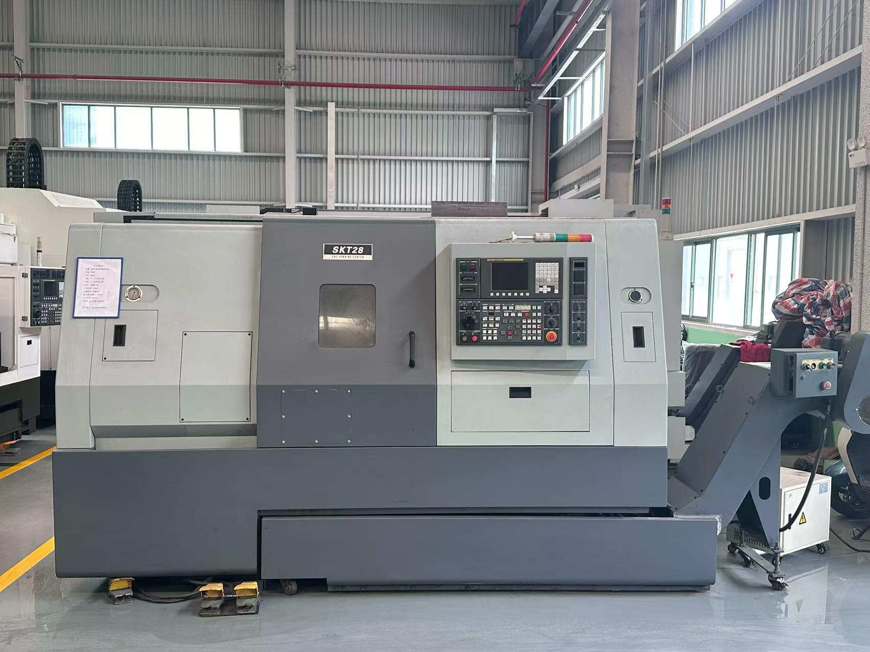مخرطة أفقية CNC مستعملة Hyundai Kia SKT-28 مع تحكم FANUC TD
