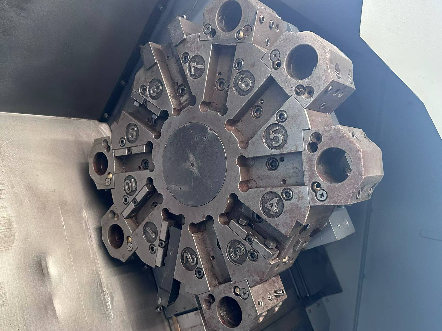 Used Hyundai Kia SKT-28 CNC Horizontal Lathe with FANUC TD Control photo 4