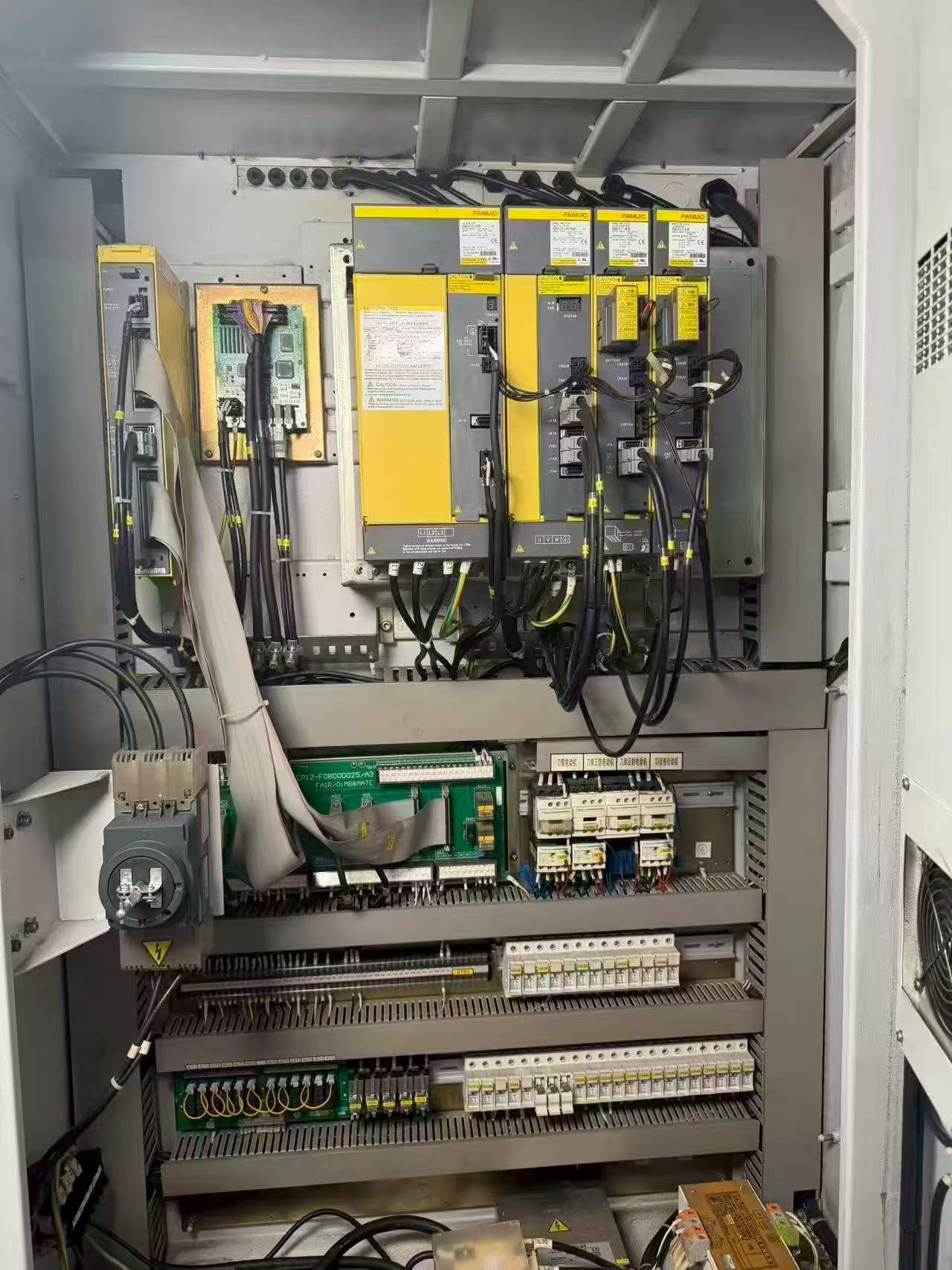 Used FEELER FVP-1000 A Vertical Machining Center with FANUC MD Control photo 7
