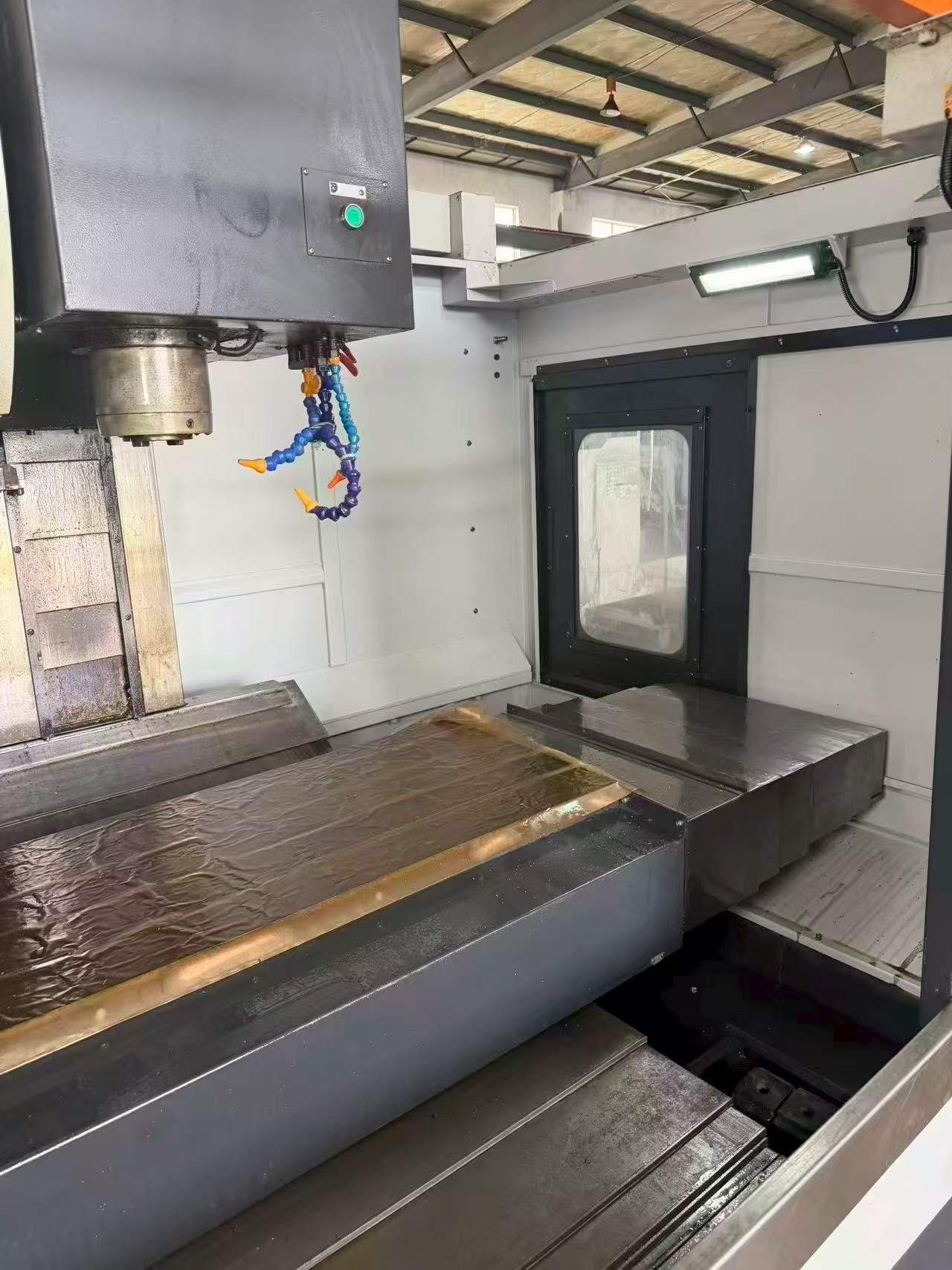 Used FEELER FVP-1000 A Vertical Machining Center with FANUC MD Control photo 4