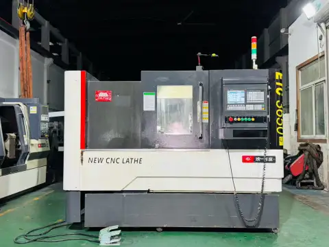 Torno CNC de torreta con bancada inclinada Shenyang ETC 3650 N de segunda mano