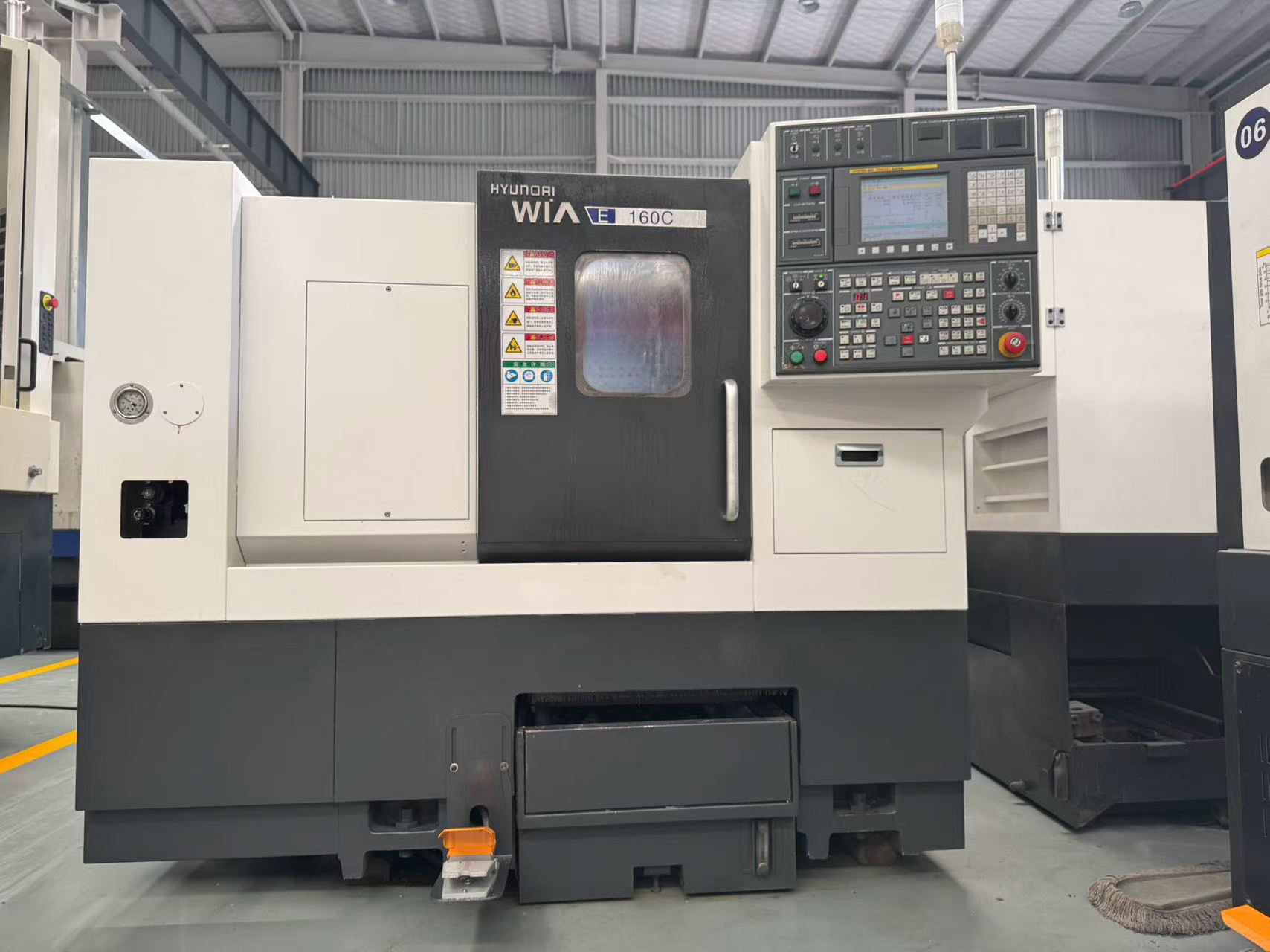 Used Hyundai WIA E 160 C CNC Horizontal Lathe photo 2