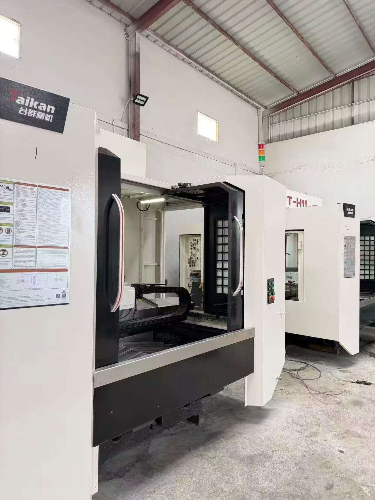 Used Taikan T-H 11 Horizontal Machining Center with Mitsubishi M 80 photo 2