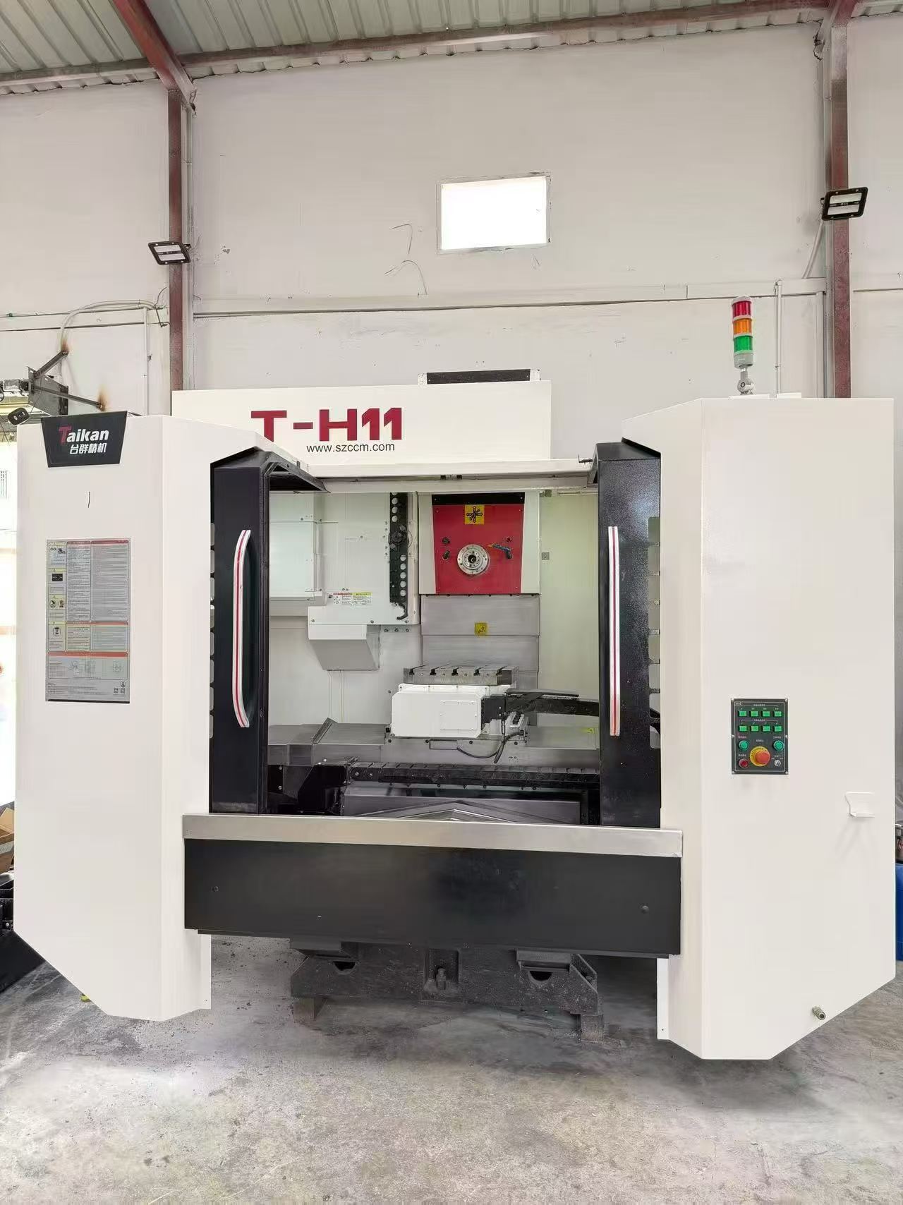 Used Taikan T-H 11 Horizontal Machining Center with Mitsubishi M 80 photo 3