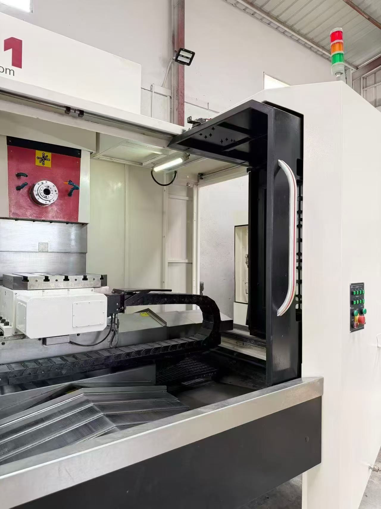 Used Taikan T-H 11 Horizontal Machining Center with Mitsubishi M 80 photo 7