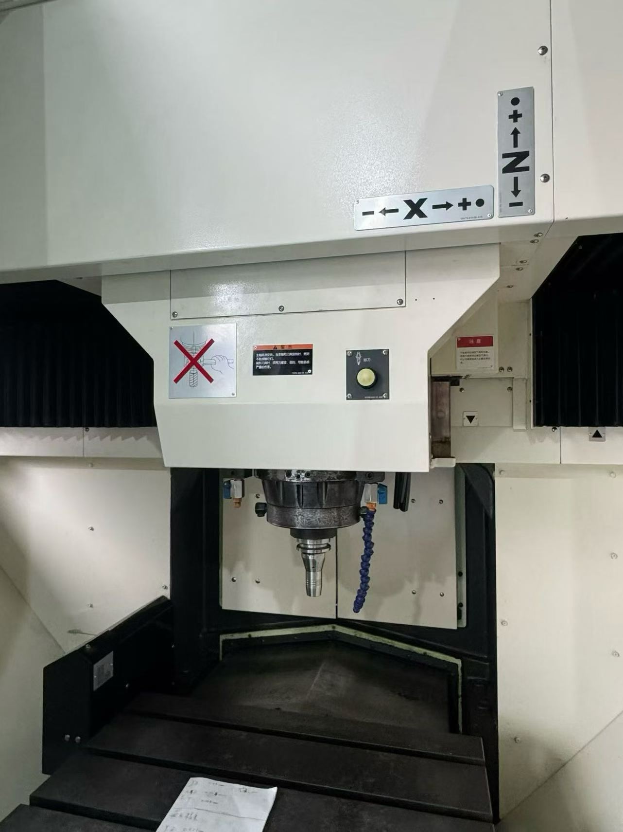 Used YASDA YBM 640 V 3 Vertical Machining Center with FANUC 31 i Control photo 4