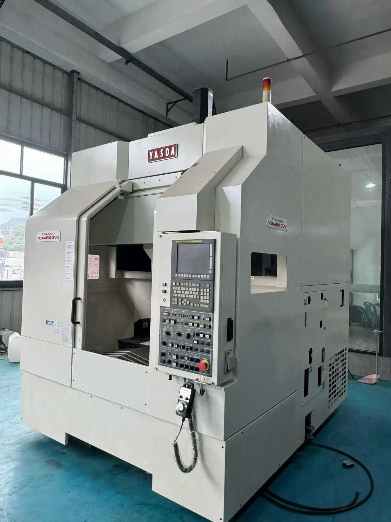 Used YASDA YBM 640 V 3 Vertical Machining Center with FANUC 31 i Control photo 2