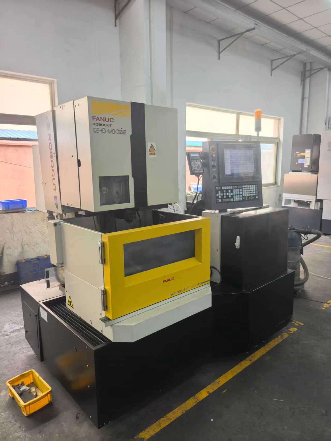 Used Fanuc α-C 400 iB ROBOCUT Wire EDM with Series 31 i-W Control photo 2