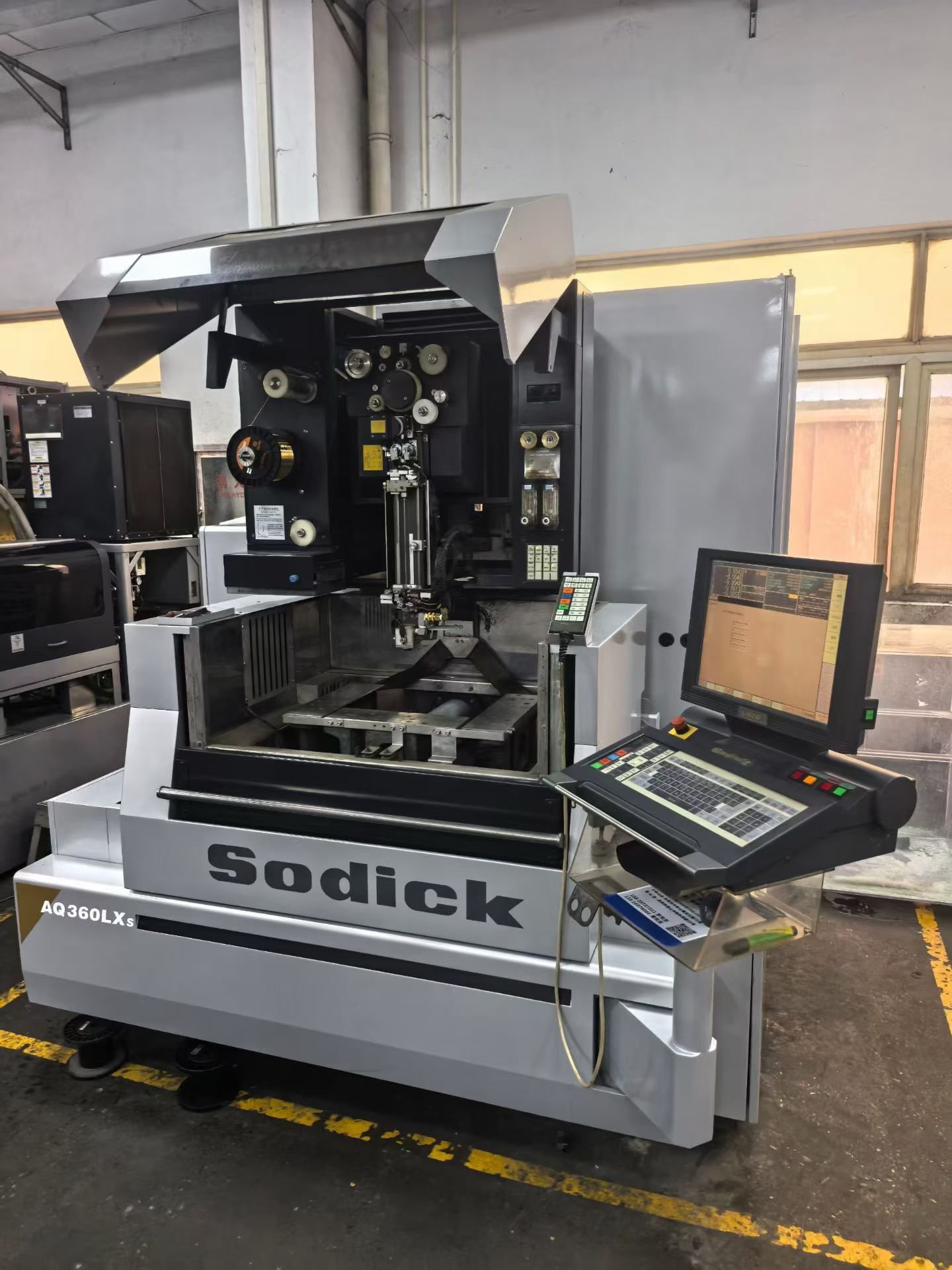 ماكينة EDM بالسلك Sodick AQ 360 LXS مستعملة