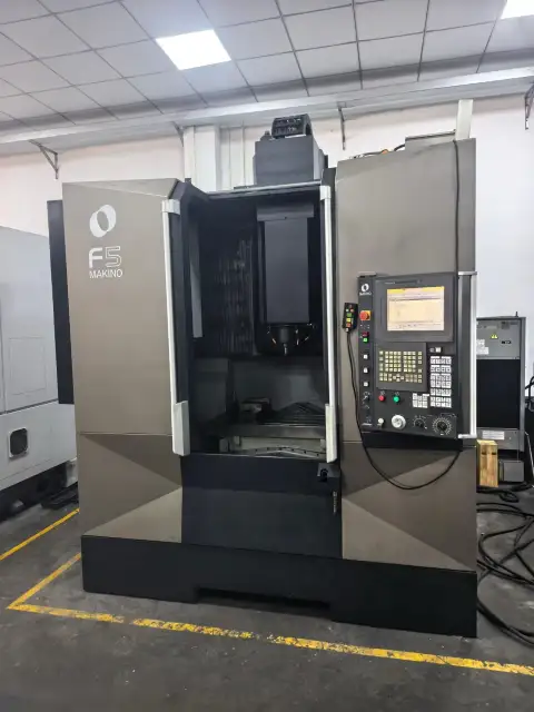 Centro de mecanizado vertical Makino F 5 usado con control Makino Professional 5