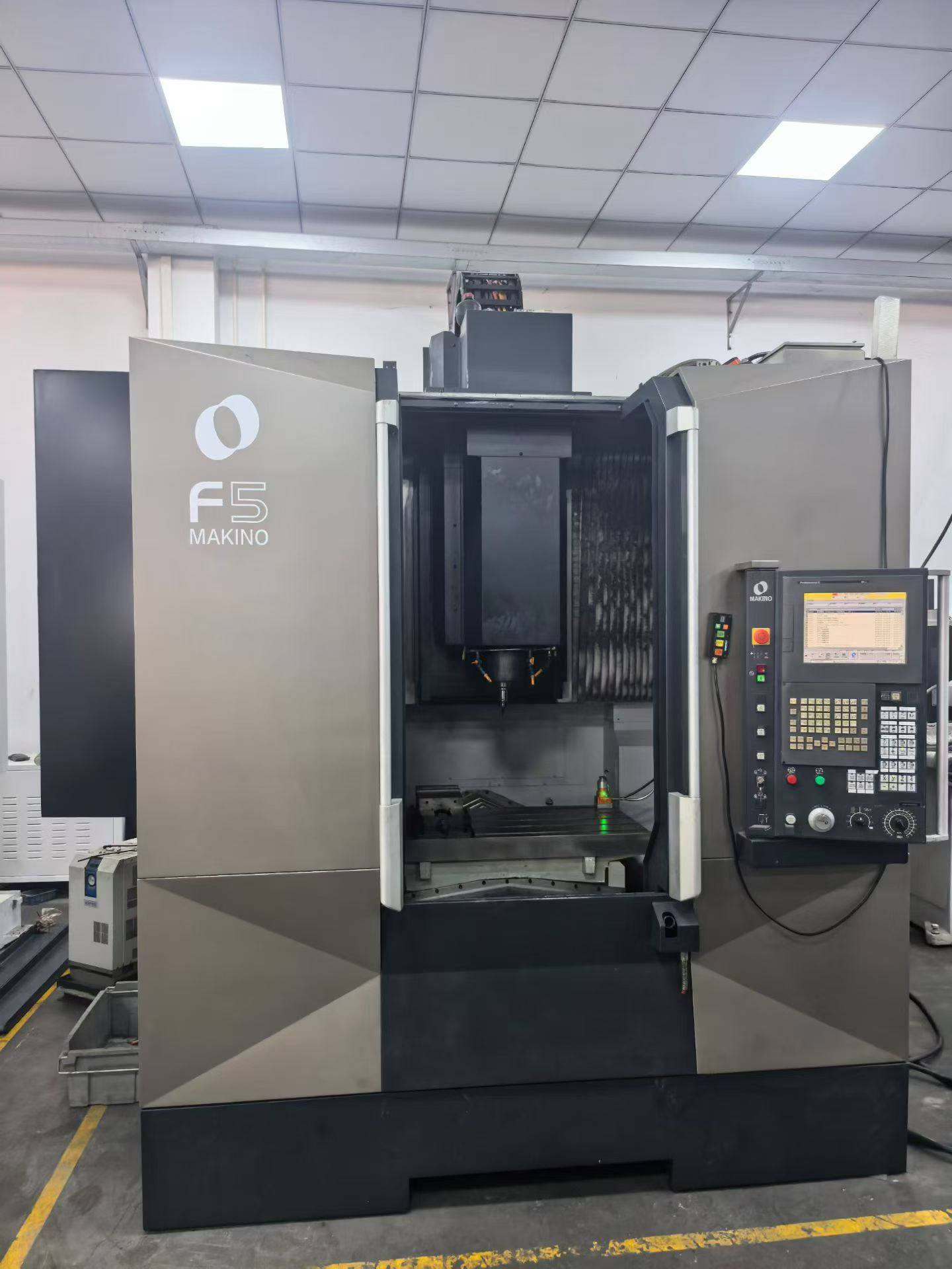 Used Makino F 5 Vertical Machining Center with Professional 5 Control photo 7
