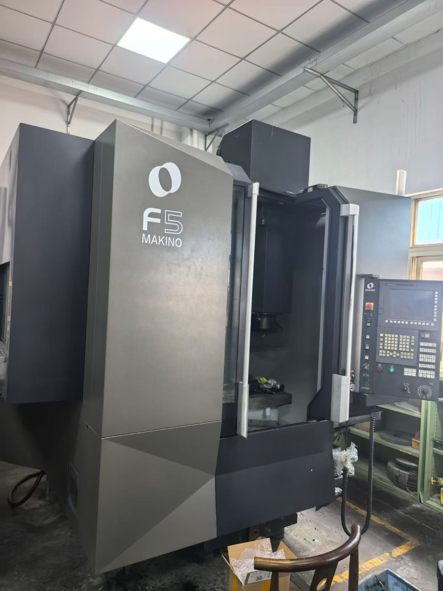 Used Makino F 5 Vertical Machining Center with Professional 5 Control photo 5