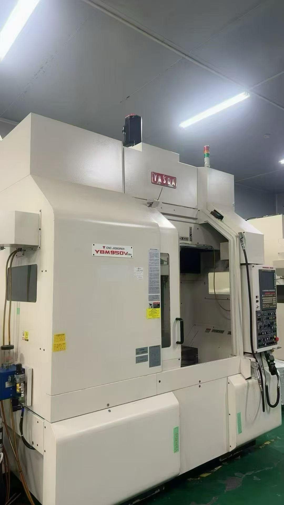 Used Yasda YBM 950 V High-Speed Vertical Machining Center photo 2