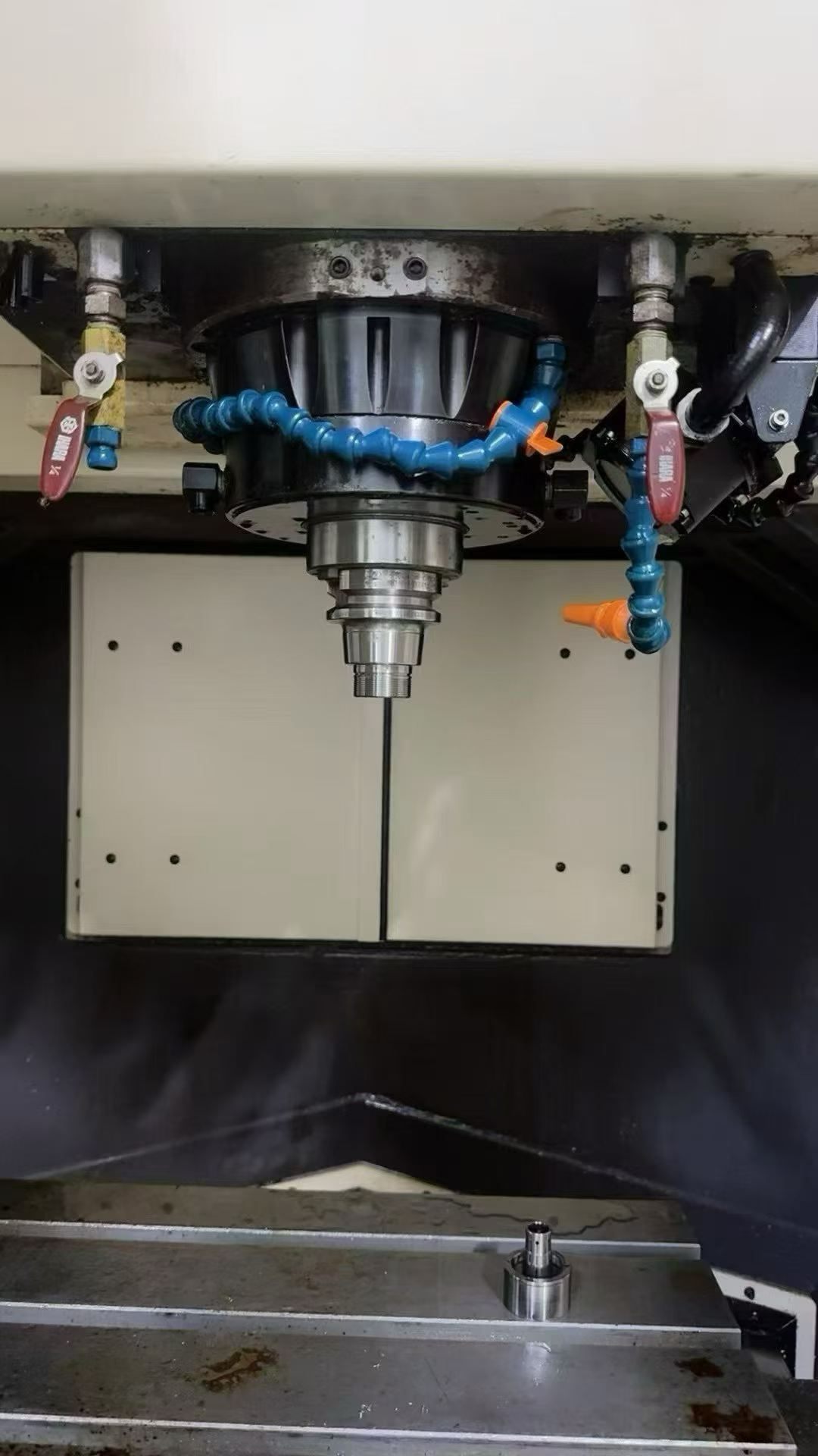 Used Yasda YBM 950 V High-Speed Vertical Machining Center photo 5