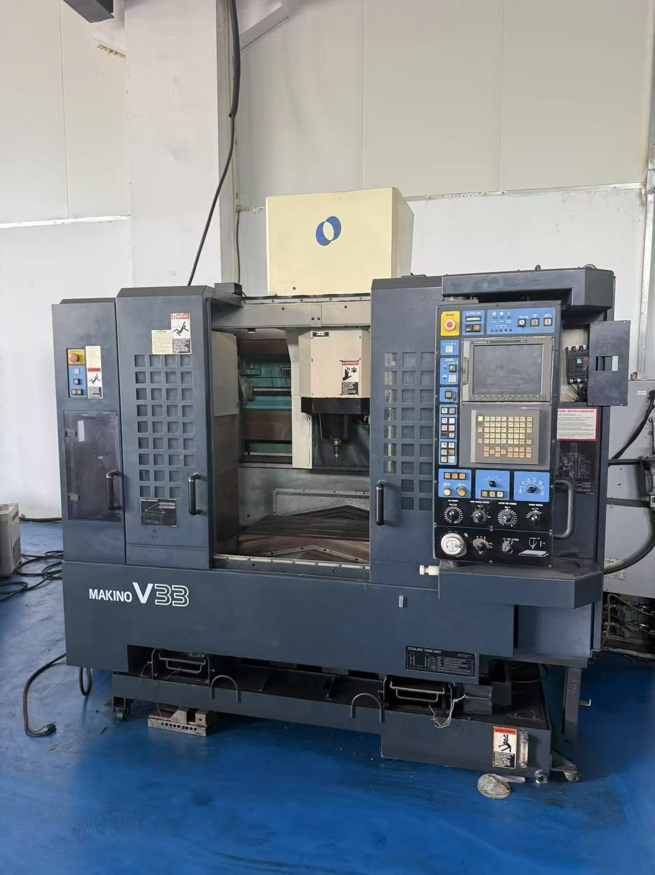 Used Makino V 33 Vertical Machining Center