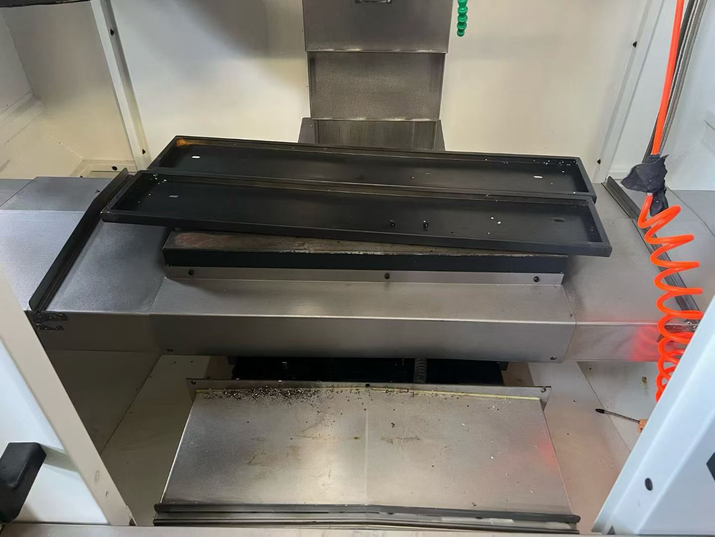 Used Baoji VMC 650 B Vertical Machining Center with FANUC Control photo 4