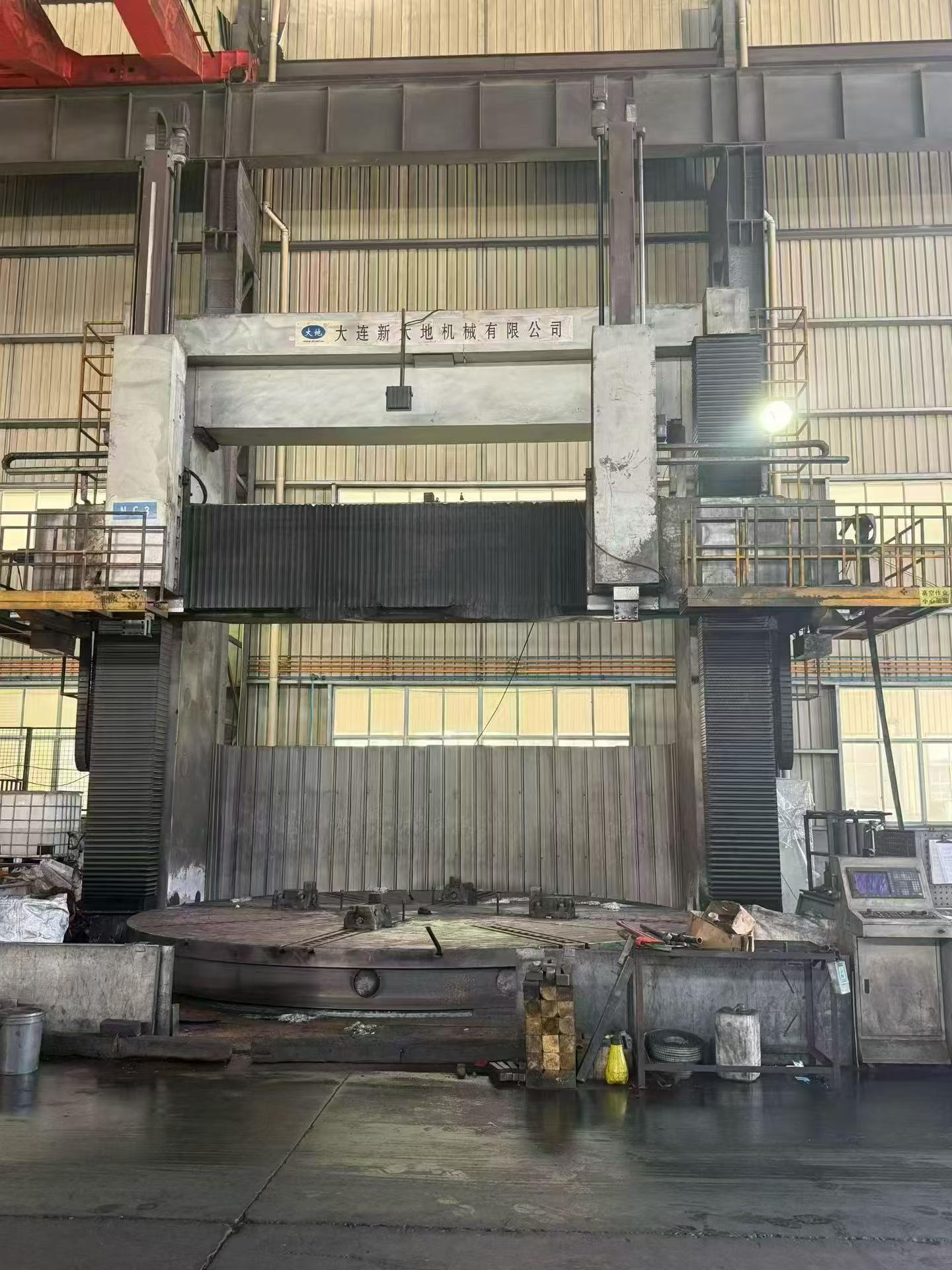 مخرطة عمودية CNC مستعملة Dalian Xindadi CK 5263 S مع تحكم Siemens