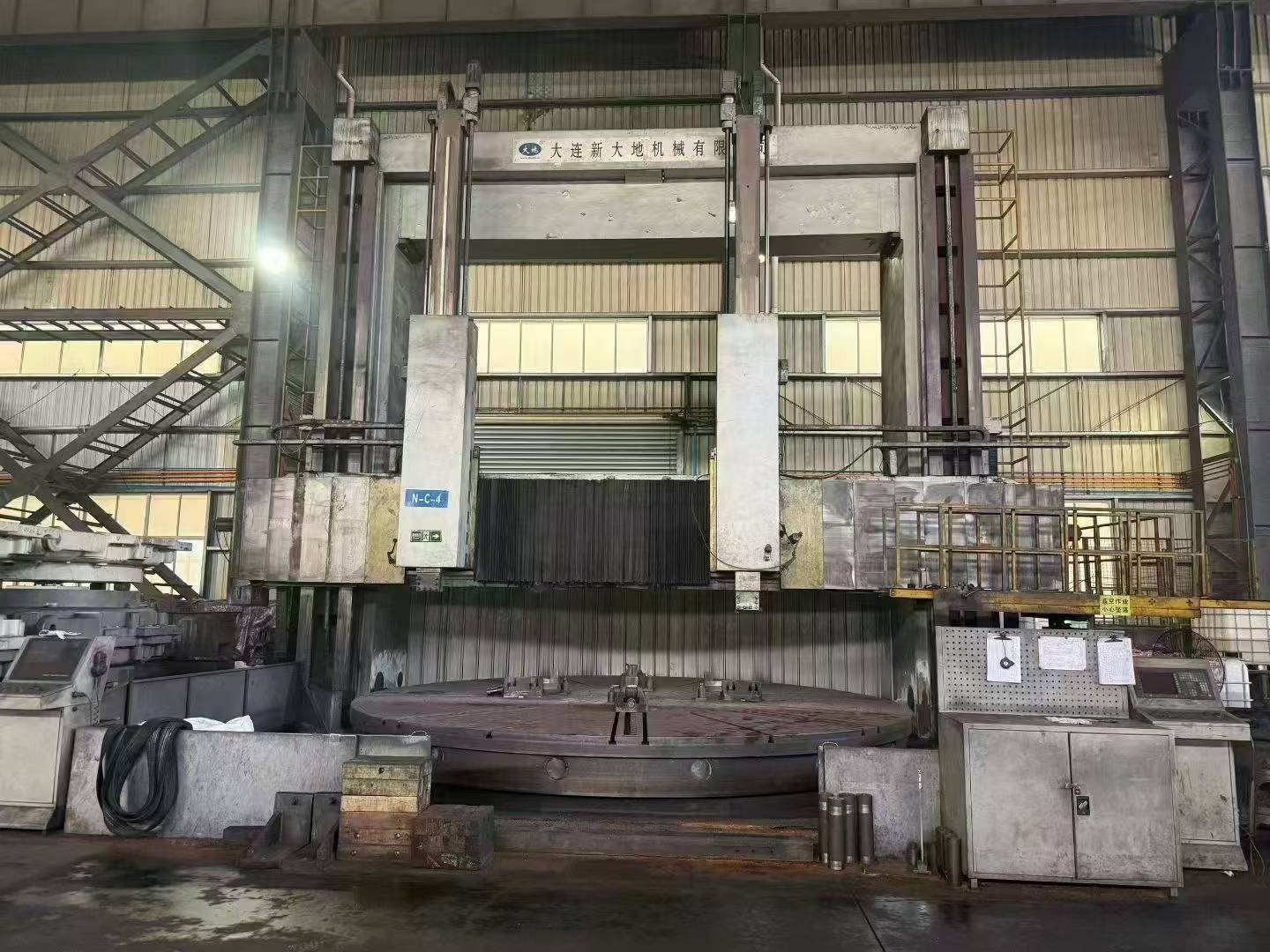مخرطة عمودية CNC Dalian Xindadi CK 5270 S مستعملة مع Siemens Sinumerik 828 D