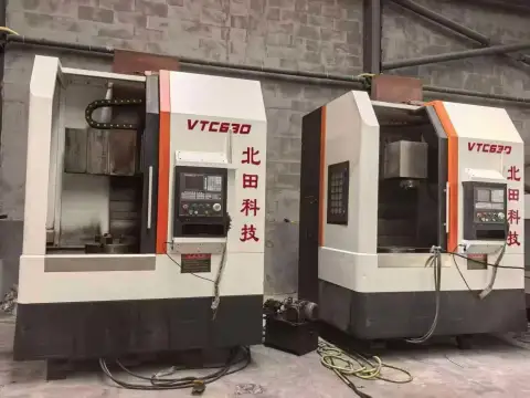 Torno vertical CNC Yunnan Beitian VTC-630 usado