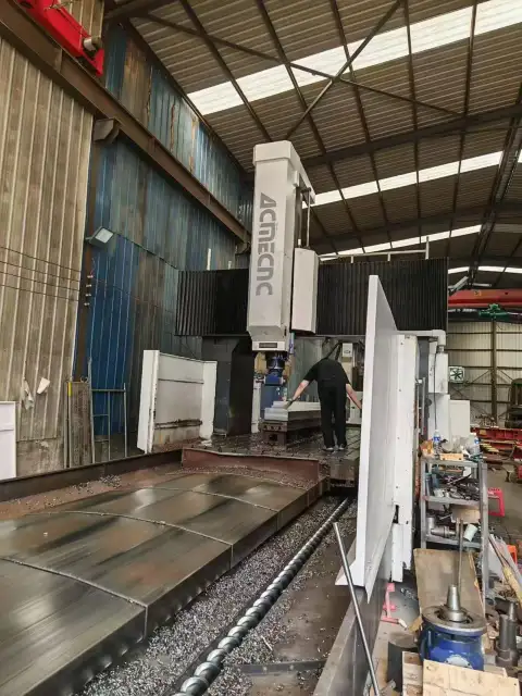 ماكينة تفريز قنطرية CNC ماركة Pailifu 6027 مستعملة مع نظام تحكم Mitsubishi M 80