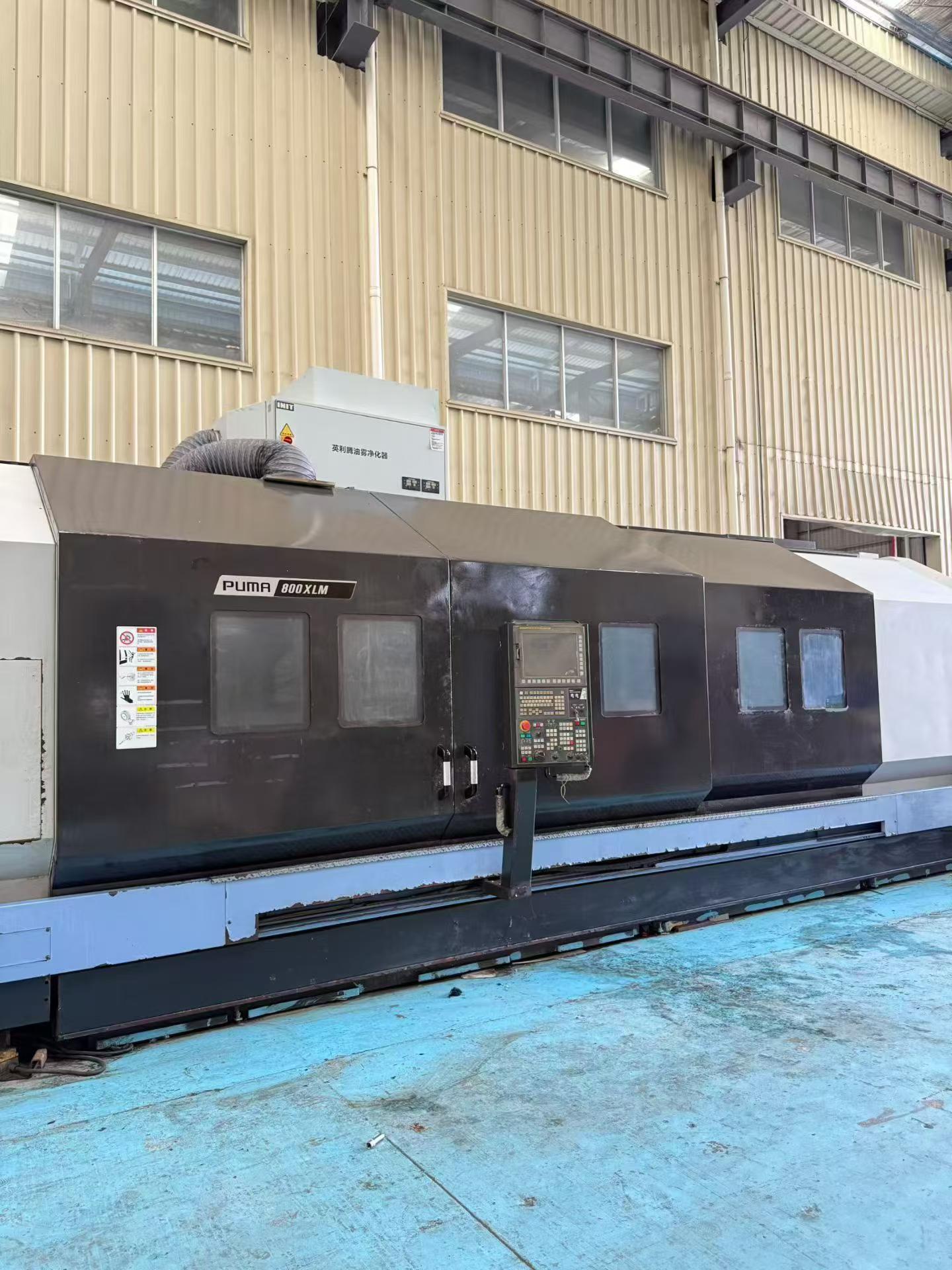 مخرطة CNC للخراطة والتفريز DN Solutions PUMA 800 XLM مستعملة مع نظام تحكم FANUC 32 i