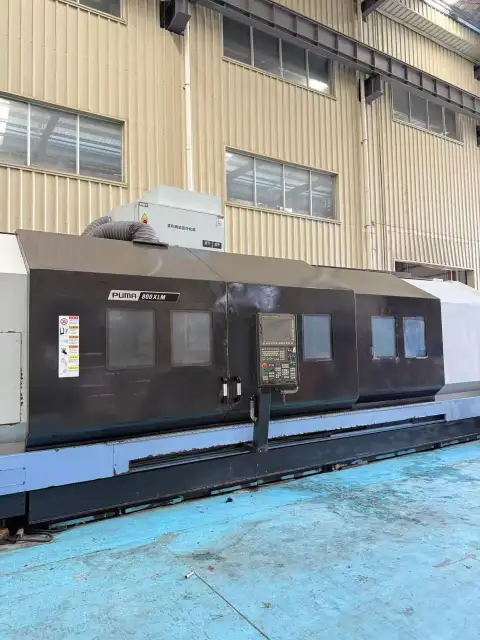 Torno CNC de torneado-fresado DN Solutions PUMA 800 XLM usado con control FANUC 32 i