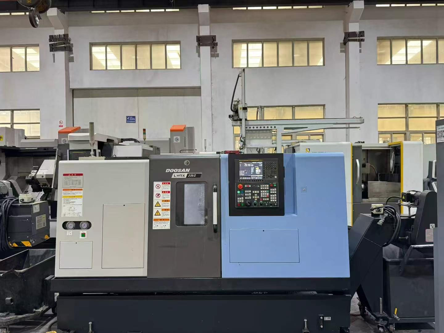 Used DN Solutions LYNX 235Ⅱ Turret-Type CNC Lathe with FANUC 0i-TF Plus photo 3