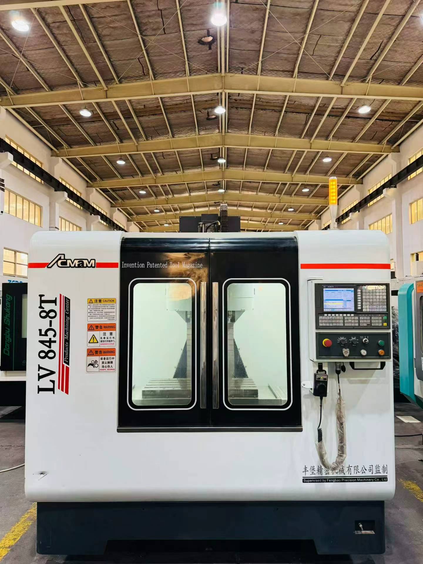 Pusat Pemesinan Vertikal Bekas Fengbao LV 845-8 T dengan GSK 980 MDi