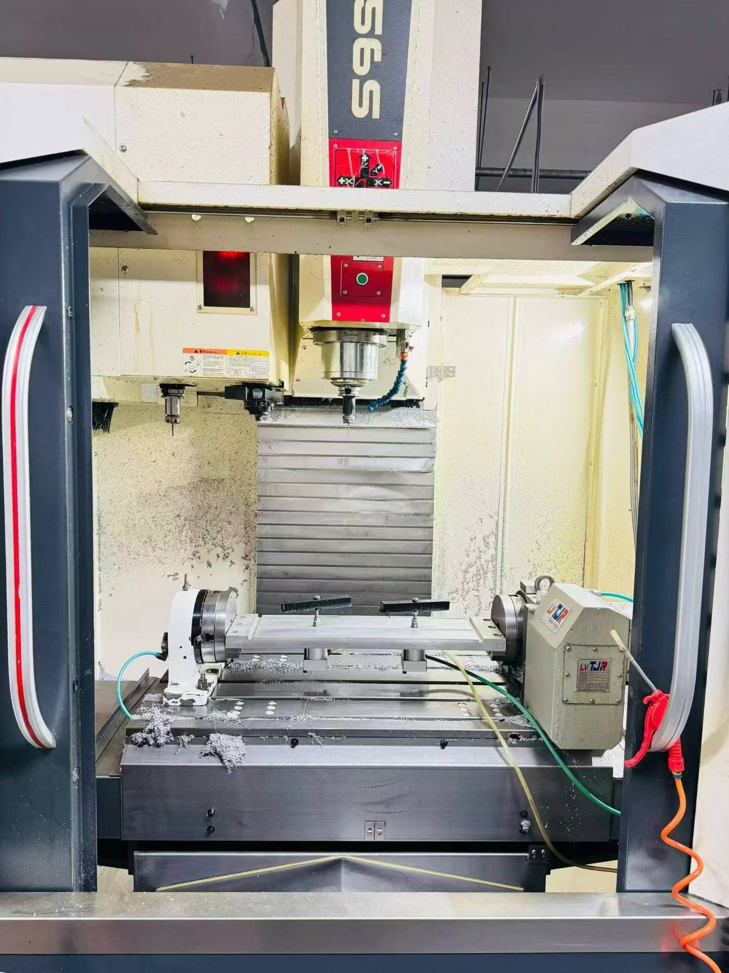 Used Taikan TV 856 Vertical Machining Center with Mitsubishi M 80 photo 6