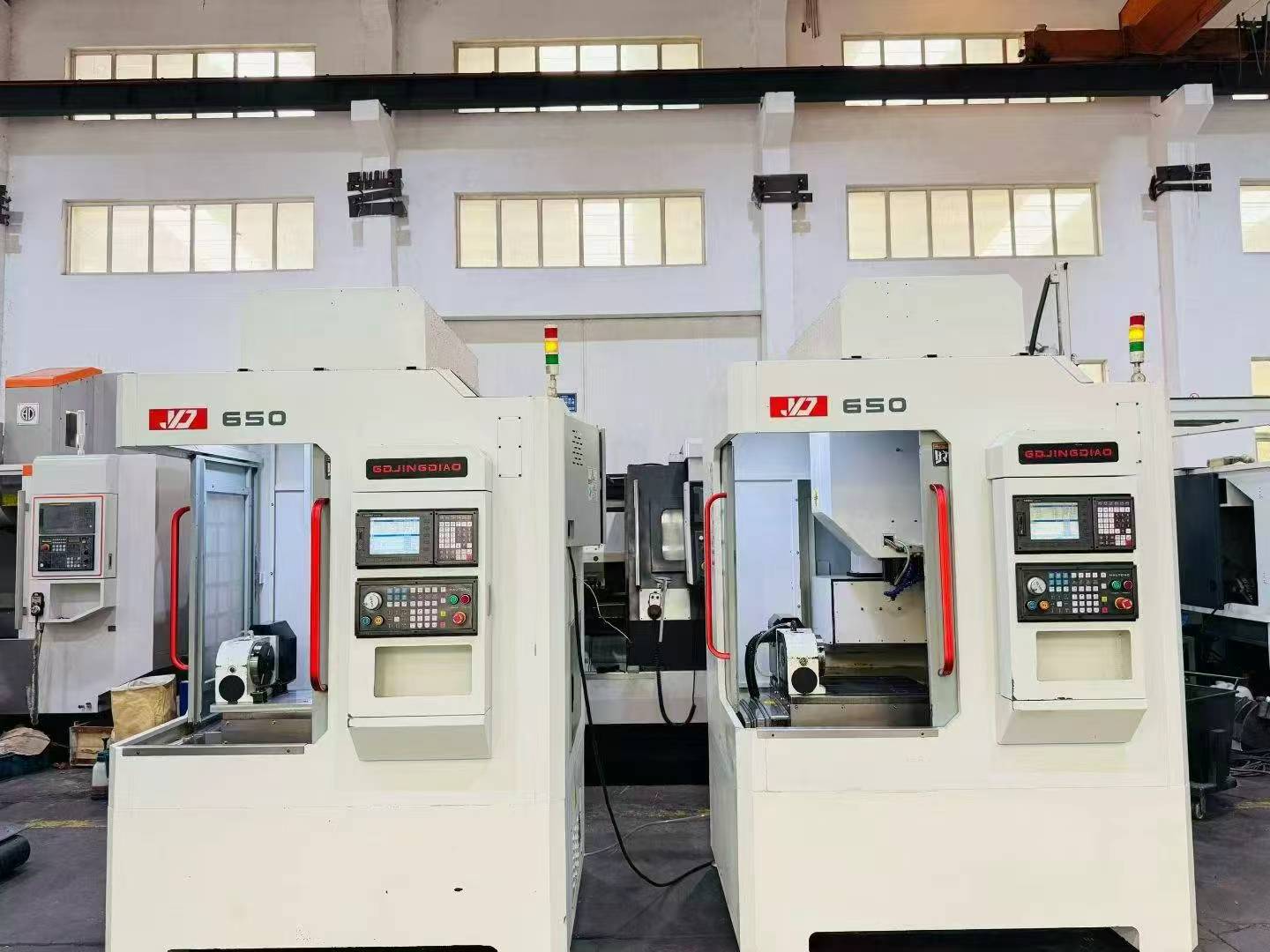 Pusat Pemesinan Vertikal YASHU 650 Bekas dengan Sumbu ke-4 170 mm