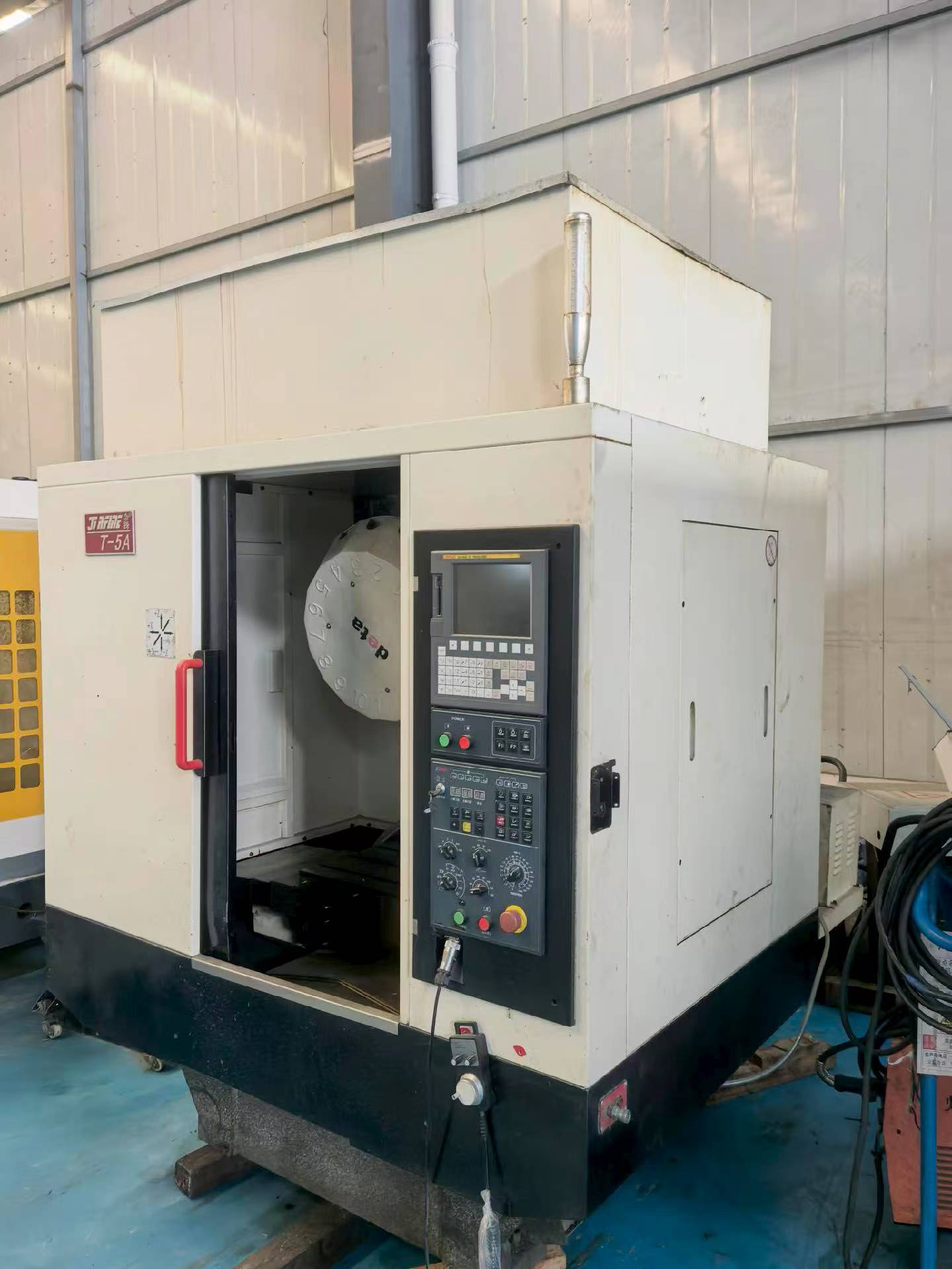 Used JiRFINE T-5 A Vertical Drilling and Tapping Center with FANUC 0i Mate-MD photo 2