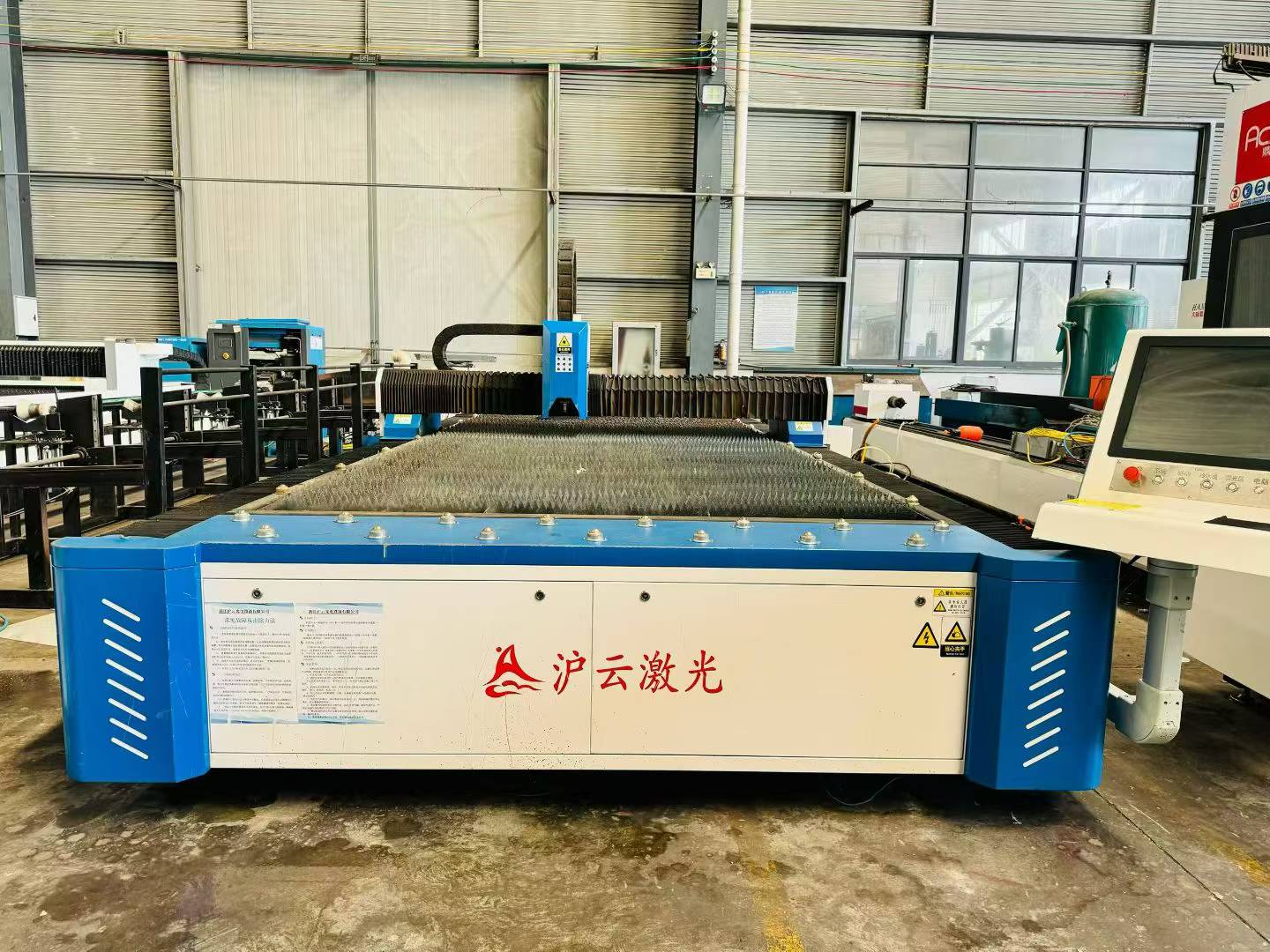 Máy cắt laser sợi quang HUYUN HY-6020 CS-3000 W đã qua sử dụng
