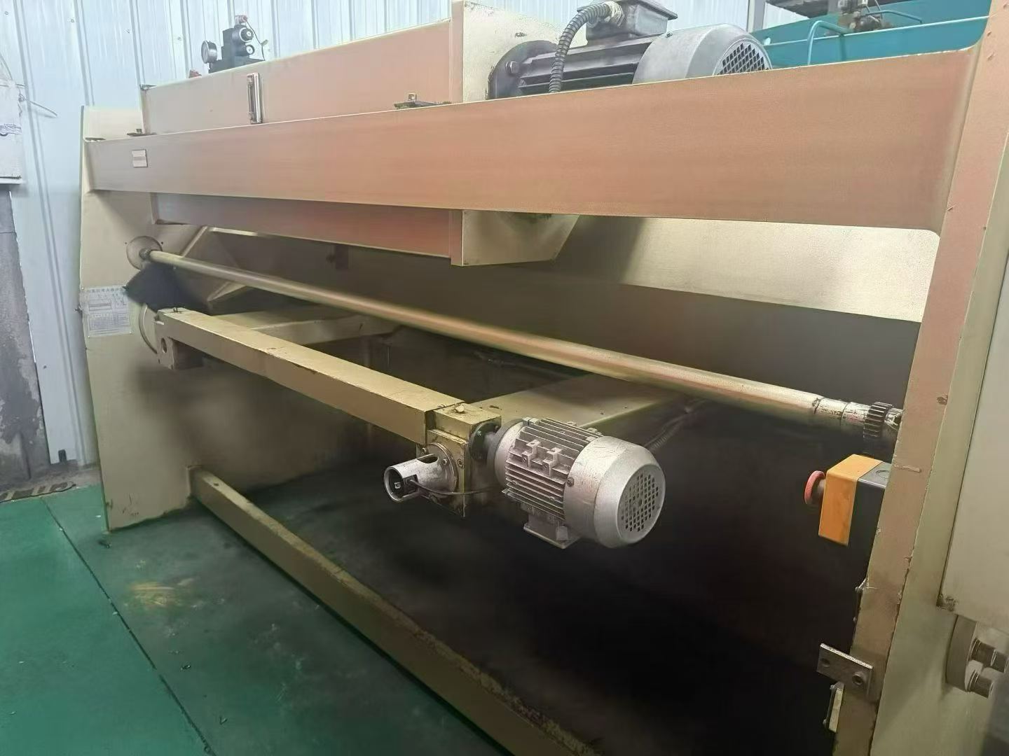 Used Donghai 6 x 2500 Shearing Machine with MD 11-1 CNC Control photo 4